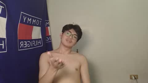 Snapshot of midnightasianboytoy chatting on 12-18-25, 09:32 JayPe online show from 12-18-25, 09:32