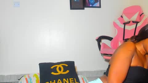 Snapshot of midnightrider00 chatting on 02-18-25, 06:04 lydia follow me on ig at shortgirl 406 online show from 02-18-25, 06:04