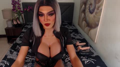 Snapshot of midnightscentxx chatting on 12-28-24, 11:19 KATE online show from 12-28-24, 11:19