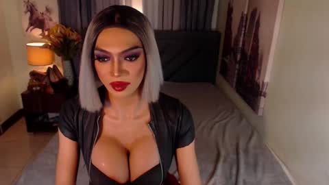 Snapshot of midnightscentxx chatting on 01-12-25, 09:19 KATE online show from 01-12-25, 09:19