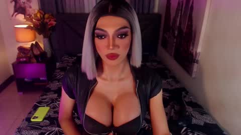 Snapshot of midnightscentxx chatting on 01-17-25, 07:19 KATE online show from 01-17-25, 07:19