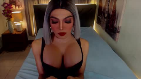 Snapshot of midnightscentxx chatting on 10-01-25, 08:20 KATE online show from 10-01-25, 08:20