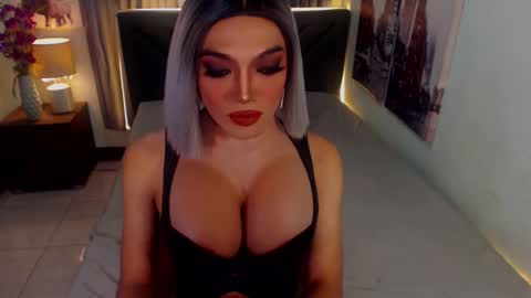 Snapshot of midnightscentxx chatting on 10-05-25, 06:23 KATE online show from 10-05-25, 06:23