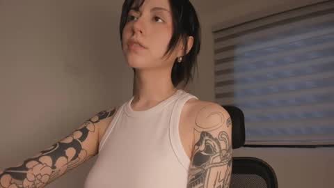 midori__san online show from 09-23-25, 08:23