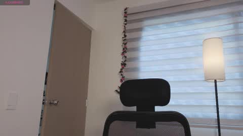 midori__san online show from 10-19-25, 04:18