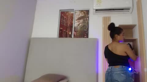 Snapshot of miel_alisha chatting on 02-20-26, 01:55 miel online show from 02-20-26, 01:55