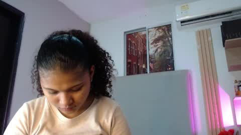 Snapshot of miel_alisha chatting on 03-22-26, 01:25 miel online show from 03-22-26, 01:25