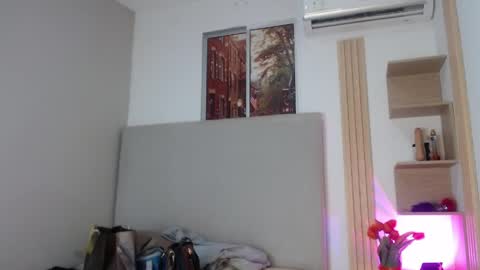 Snapshot of miel_alisha chatting on 04-10-26, 12:43 miel online show from 04-10-26, 12:43