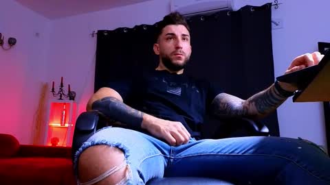 MightyAaron online show from 10-25-25, 04:31