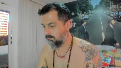 Snapshot of miguel_angeel_ chatting on 05-12-26, 01:41 Miguel Angel online show from 05-12-26, 01:41