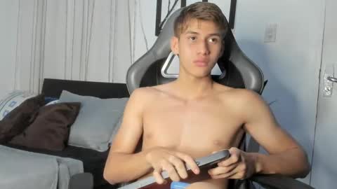 Miguel Hernandez online show from 02-23-25, 01:02