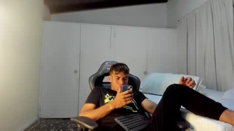 Miguel Hernandez online show from 03-11-25, 09:04