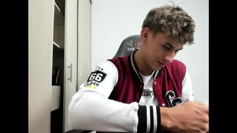 Miguel Hernandez online show from 09-12-25, 02:11