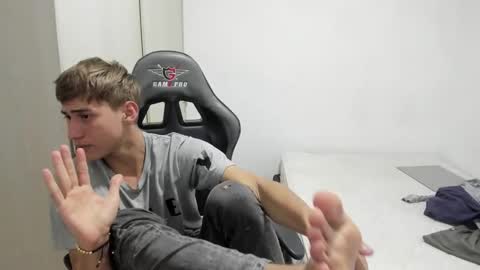 Miguel Hernandez online show from 12-03-25, 01:46