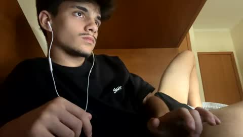 Snapshot of migueltomas34 chatting on 06-13-26, 03:32 migueltomas34 online show from 06-13-26, 03:32