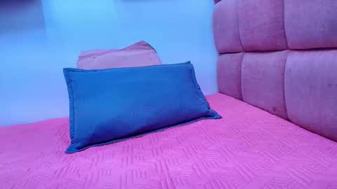 Snapshot of miia_01_ chatting on 10-05-25, 11:52 Mia online show from 10-05-25, 11:52