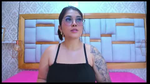 Snapshot of miia_01_ chatting on 11-02-25, 12:07 Mia online show from 11-02-25, 12:07