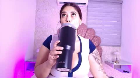 Snapshot of miia_01_ chatting on 11-16-25, 12:00 Mia online show from 11-16-25, 12:00