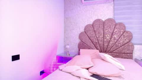 Snapshot of miia_01_ chatting on 11-26-25, 11:55 Mia online show from 11-26-25, 11:55