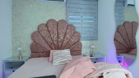 Snapshot of miia_01_ chatting on 12-15-25, 11:58 Mia online show from 12-15-25, 11:58