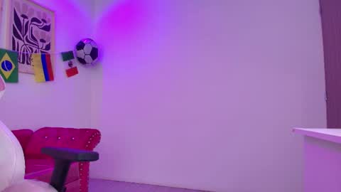 Snapshot of miia__owens chatting on 07-05-26, 04:19 Miia online show from 07-05-26, 04:19