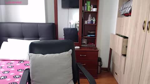 Snapshot of miia_big1boobs chatting on 01-30-25, 07:15 miia big1boobs online show from 01-30-25, 07:15