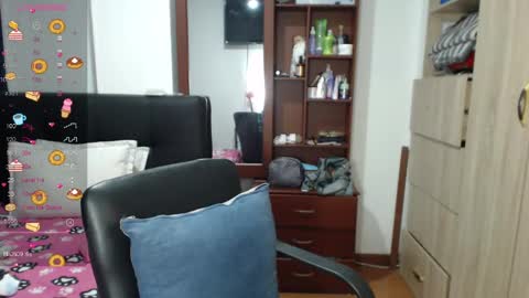 Snapshot of miia_big1boobs chatting on 02-21-25, 11:10 miia big1boobs online show from 02-21-25, 11:10