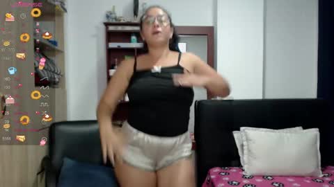 Snapshot of miia_big1boobs chatting on 02-22-25, 02:17 miia big1boobs online show from 02-22-25, 02:17