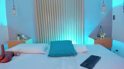 Mia online show from 02-21-26, 11:33