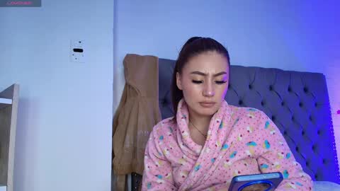 Miia Paris online show from 04-10-26, 04:23