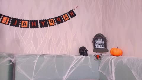 miia scoott  online show from 10-25-25, 11:51