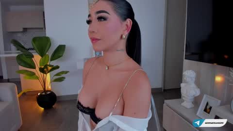luisa online show from 10-12-25, 01:43