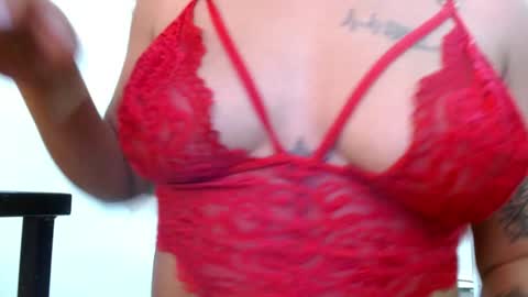 Snapshot of miia_spencer_ chatting on 12-31-24, 11:06 miia online show from 12-31-24, 11:06