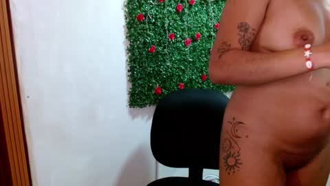 Snapshot of miia_spencer_ chatting on 01-22-25, 10:15 miia online show from 01-22-25, 10:15