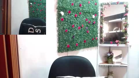 Snapshot of miia_spencer_ chatting on 09-10-25, 12:05 miia online show from 09-10-25, 12:05