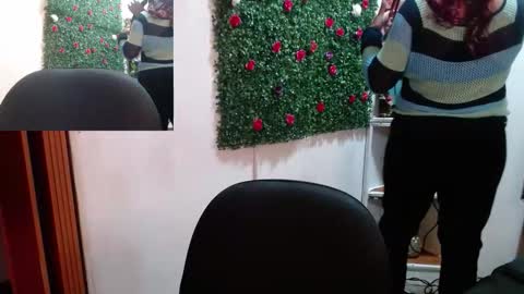 Snapshot of miia_spencer_ chatting on 09-12-25, 12:05 miia online show from 09-12-25, 12:05