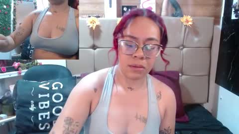 Snapshot of miia_spencer_ chatting on 09-22-25, 03:47 miia online show from 09-22-25, 03:47