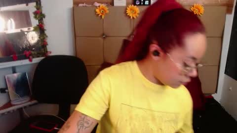 Snapshot of miia_spencer_ chatting on 11-06-25, 11:15 miia online show from 11-06-25, 11:15