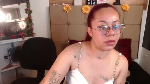 Snapshot of miia_spencer_ chatting on 11-11-25, 02:17 miia online show from 11-11-25, 02:17