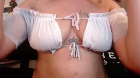 Snapshot of miia_spencer_ chatting on 11-28-25, 08:50 miia online show from 11-28-25, 08:50