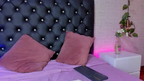 Snapshot of miia_taylor_1_ chatting on 03-06-25, 03:13 Mia online show from 03-06-25, 03:13