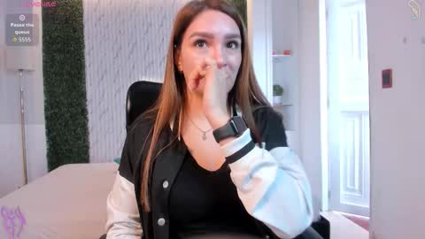 Miia 3 online show from 11-20-25, 12:38