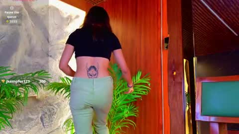 Snapshot of miiaa_cooper chatting on 05-14-26, 04:25 CALL ME MIA online show from 05-14-26, 04:25