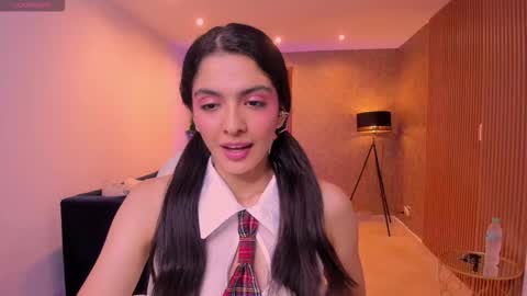 Mia online show from 10-21-25, 10:38