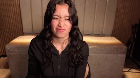 miiaa_evans1 online show from 03-24-26, 06:57