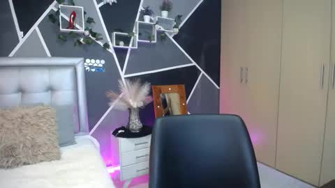 miiaa_k online show from 10-29-25, 05:42