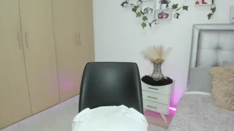Snapshot of miiaa_k chatting on 07-01-26, 11:23 miiaa_k online show from 07-01-26, 11:23