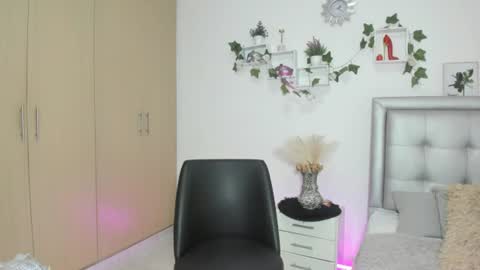 Snapshot of miiaa_k chatting on 07-09-26, 10:08 miiaa_k online show from 07-09-26, 10:08