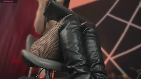 Snapshot of miiaa_stone chatting on 06-14-26, 02:24 miiaa stone online show from 06-14-26, 02:24