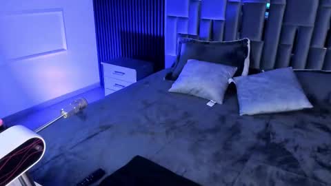 Mia Monroe online show from 11-19-25, 08:20